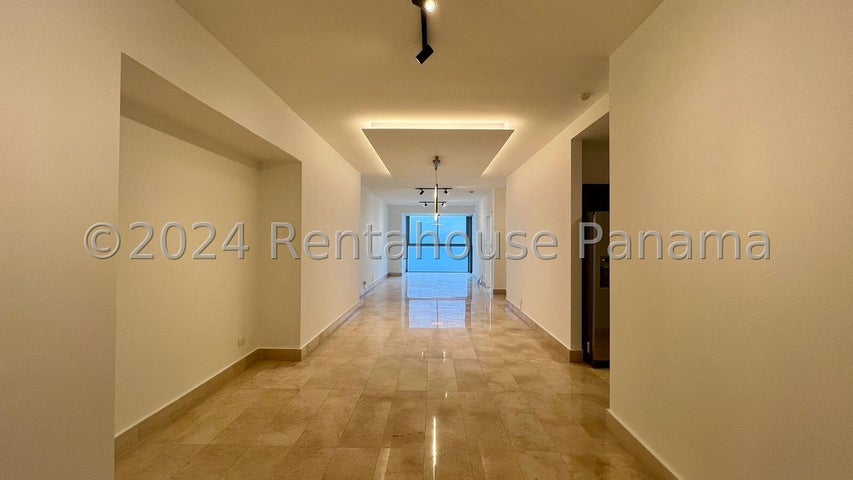 Exclusive Apartment in Av Balboa